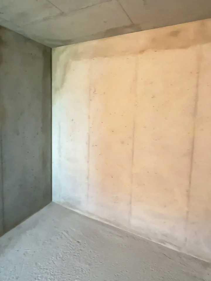 Habitación en obra gris