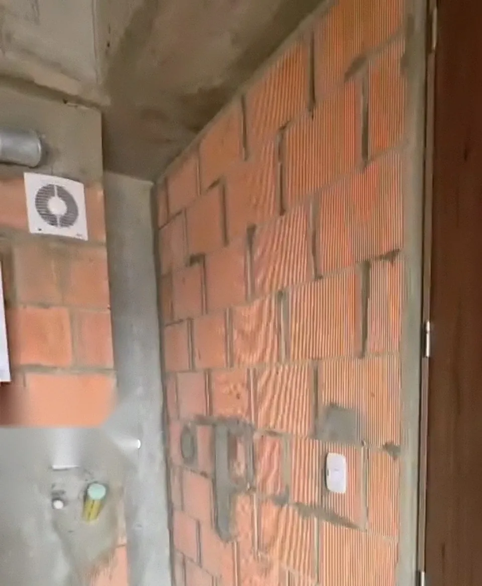 Baño en obra gris, Urbana 30